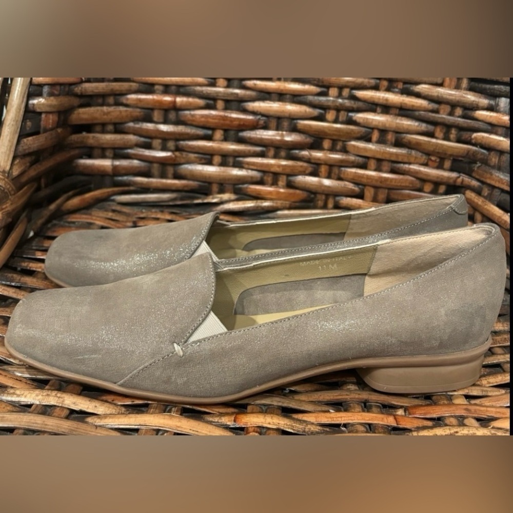 Sesto Meucci Tan Flats Timeless Loafers make in Italy . Size 11 - Picture 2 of 16